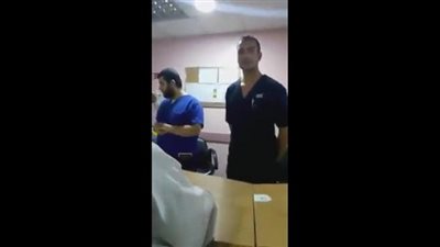 بالفيديو.. مدير مركز الكبد بدمياط يسب الأطباء بـ