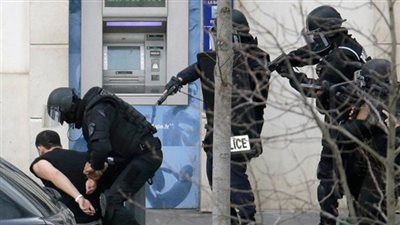 توجيه التهم لثلاثة موقوفين في 