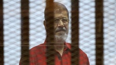 أستاذ قانون: مرسي قضى 3 سنوات من الـ85 سنة حبس
