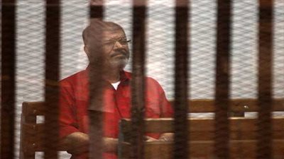 سكرتير الرئيس المعزول يؤم متهمي 