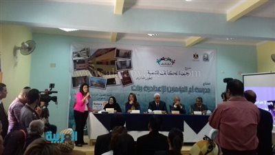 وصول غادة والي والقائم بأعمال القاهرة لافتتاح مدرسة 