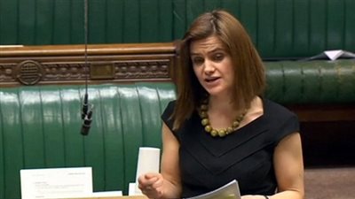 مؤيدو ومعارضو خروج بريطانيا من الاتحاد الأوروبي يكرمون النائبة كوكس