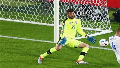 حارس سلوفاكيا أفضل لاعب في لقاء إنجلترا