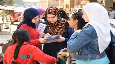 بالصور.. طلاب الثانوية العامة يشتكون من صعوبة الامتحانات 