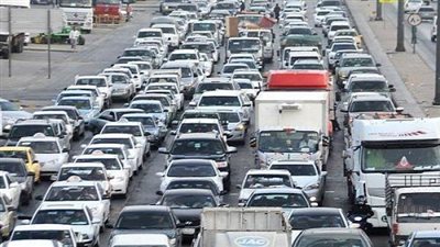 اختناق مروري أعلى كوبري أكتوبر بسبب إعطال السيارات 