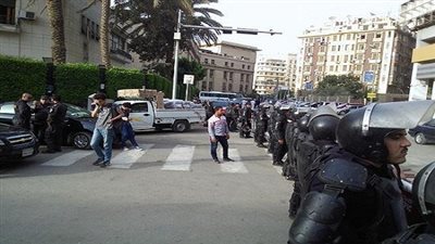 قوات الأمن المركزي تكثف من تواجدها بمحيط نقابة الصحفيين 