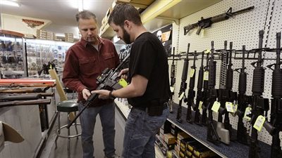 مبيعات خيالية لبندقية 