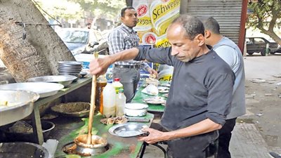 بالفيديو.. نصار: تقديم 12 ألف طبق فول و10 آلاف كيس شيبسي للطلاب