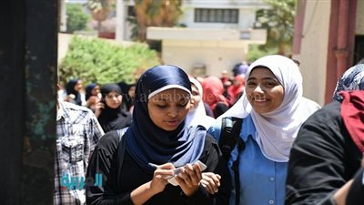 بالصور.. طلاب الثانوية العامة: الامتحان اتسرب كالعادة