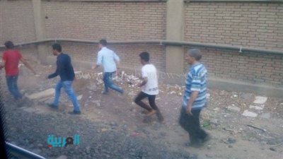 بالصور.. هروب المواطنين من مترو الأنفاق بعد تعطله بمحطة 