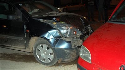 إصابة 2 في حادث تصادم سيارتين أعلى دائري المريوطية