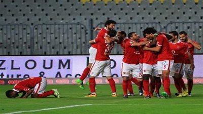 الأهلي يتسلم درع الدوري 