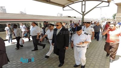 بالصور.. مدير شرطة النقل يتفقد محطات السكك الحديد 