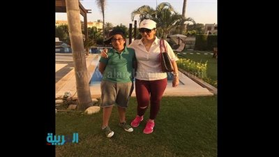 وفاء عامر تسافر إلى مارينا بعد الاطمئنان على صحة والدتها