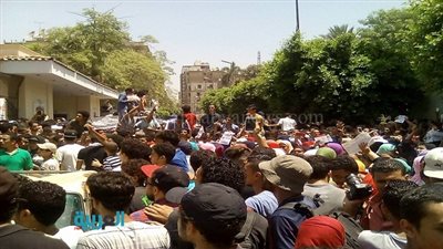 مغادرة موظفي 