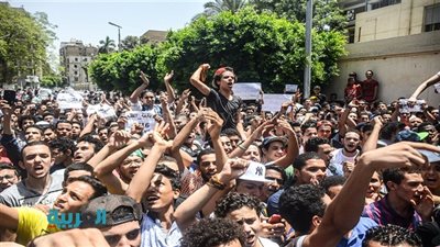 تظاهرات بطعم الثورة.. طلاب الثانوية ينتفضون ضد 