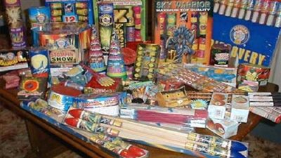 ضبط بائع بحوزته 18 ألف صاروخ ألعاب نارية بالزقازيق