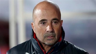 إشبيلية يطيح بمدربه المتألق ويتعاقد مع 