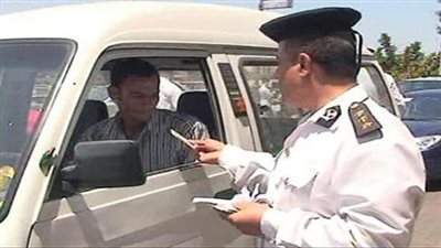 مصدر أمني ينفي منح صلاحية لأشخاص بإنهاء التراخيص بالقاهرة