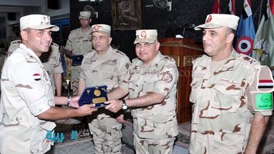 بالصور.. وزير الدفاع يشهد مشروع مراكز القيادة التعبوي 