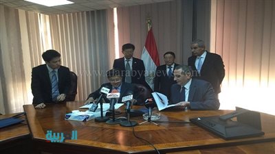 وزير الصناعة يلتقي مجموعة العمل الفنية 