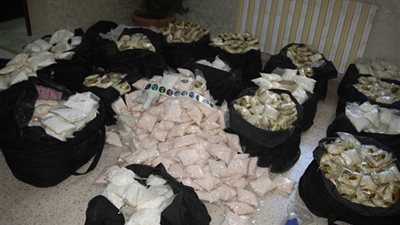 ضبط تاجري مخدرات وبحوزتهما كمية من الهيروين بعين شمس