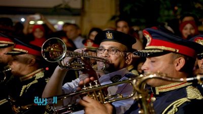 بالصور.. الموسيقى العسكرية تجوب شوارع القاهرة في ذكرى الثورة