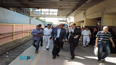 بالصور.. مدير شرطة النقل يتفقد محطات المترو والسكك الحديد 