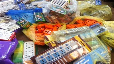 ضبط 5 آلاف قطعة كهربائية مجهولة المصدر بالموسكي