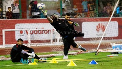 إصابة مسعد عوض تجبر جهاز الأهلي على مشاركة شريف إكرامي 