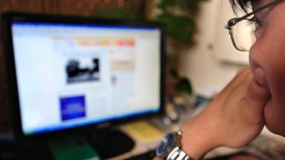 خبير اقتصادي: الحكومة لا تملك فرض ضرائب على إعلانات الإنترنت