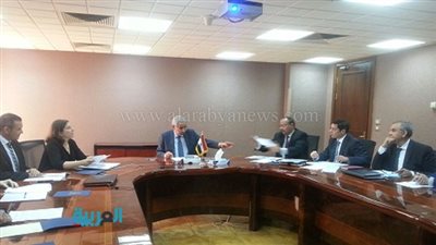 وزير الصناعة يبحث مع مسئولي البنك الدولي تأهيل المناطق الصناعية بمحافظتي سوهاج وقنا.. قابيل: جارِ الانتهاء من وضع التصور النهائي لبدء تطوير وتأهيل البنية التحتية لـ6 أماكن