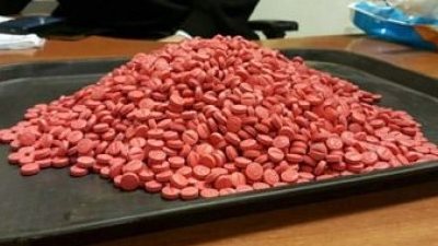 ضبط عاطل بـ700 قرص مخدر بعين شمس 