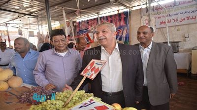 بالصور.. محافظ الإسماعيلية يتفقد معرض السلع الأساسية بالمنتزه