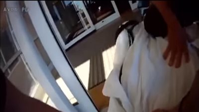 بالفيديو.. الشرطة الأمريكية تعتقل إماراتيًا بسبب الجلباب العربي