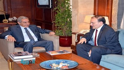 وزير الصناعة يبحث مع سفير أرمينيا بالقاهرة تعزيز العلاقات التجارية والاقتصادية 