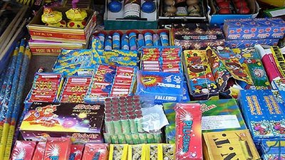 ضبط مسن بحوزته 4 آلاف صاروخ ألعاب نارية بمحطة رمسيس