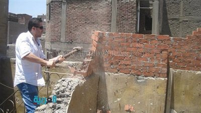 بالصور.. إزالة عدد من البناءات المخالفة بالموسكي