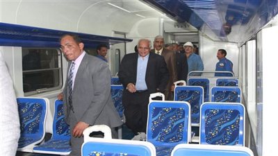 وزير النقل يطمئن على توافر تذاكر قطارات الصعيد