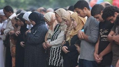 وكيل الأوقاف الأسبق: يجوز صلاة النساء إلى جانب الرجال في العيد