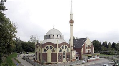 بالفيديو.. صحفي ألماني يشهر إسلامه 