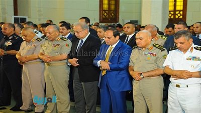 بالصور... «السيسي» يؤدي صلاة عيد الفطر بمسجد «القوات البحرية» بالإسكندرية