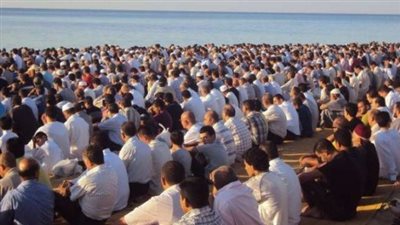 الآلاف يؤدون صلاة عيد الفطر في 281 ساحة في الإسكندرية