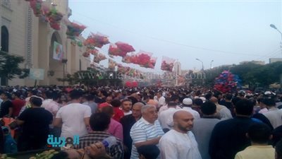 بالصور.. حشود مسجد 