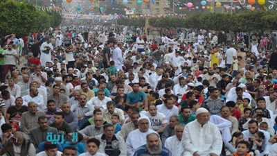  الآلاف يؤدون صلاة العيد بساحة سيد درويش في العمرانية 