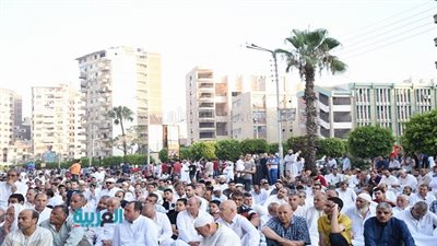 الآلاف يؤدون صلاة العيد بمسجد الإيمان في المنصورة