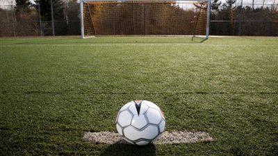 بالفيديو.. حكم إيراني يعلن عن ركلة جزاء ويفارق الحياة 