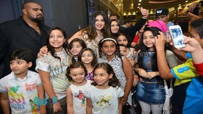 بالصور.. ياسمين عبدالعزيز في العرض الخاص لـ