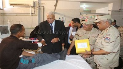 محافظ السويس وقائد الجيش يزوران مستشفيات المحافظة