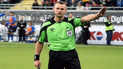 طاقم حكام القمة يصل غدًا